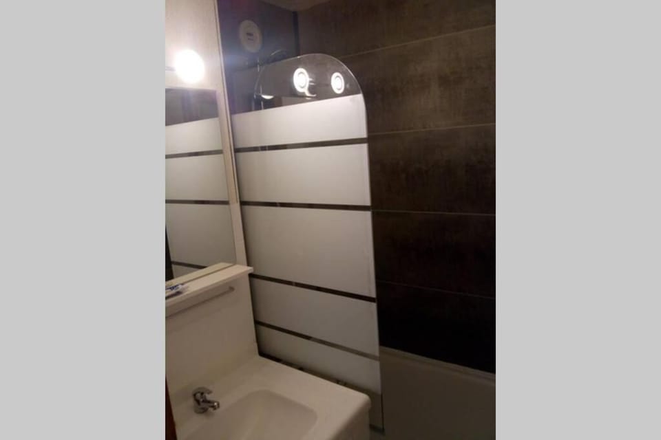 Au Pied des Pistes B31, Chaleureux studio 4 pers, vue sur la vallée imprenable avec WIFI, DRAPS NON COMPRIS Apartment in Haute-Savoie