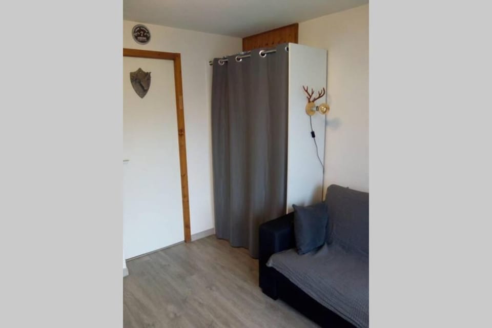 Au Pied des Pistes B31, Chaleureux studio 4 pers, vue sur la vallée imprenable avec WIFI, DRAPS NON COMPRIS Apartment in Haute-Savoie
