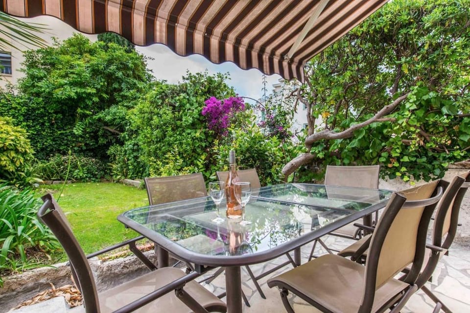 Patio, Dining area