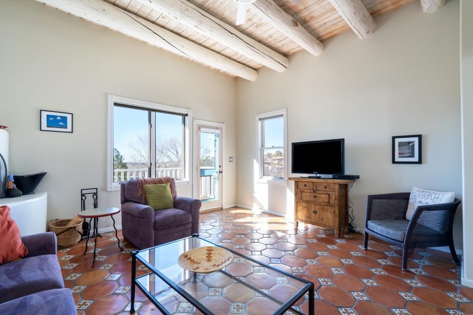 TV and multimedia, Living room, Seating area, furniture