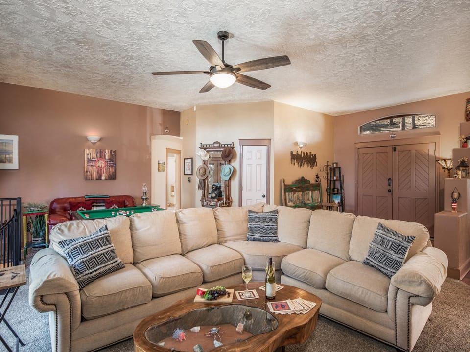 Billiard, Game Room, Living room, Seating area, furniture
