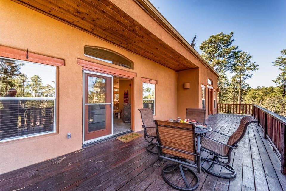 Property building, Natural landscape, Balcony/Terrace, Seating area