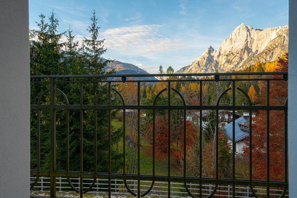 View (from property/room), Balcony/Terrace, Mountain view