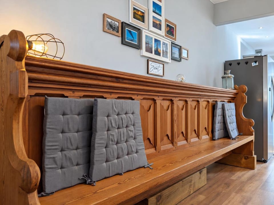 Seating area, Dining area