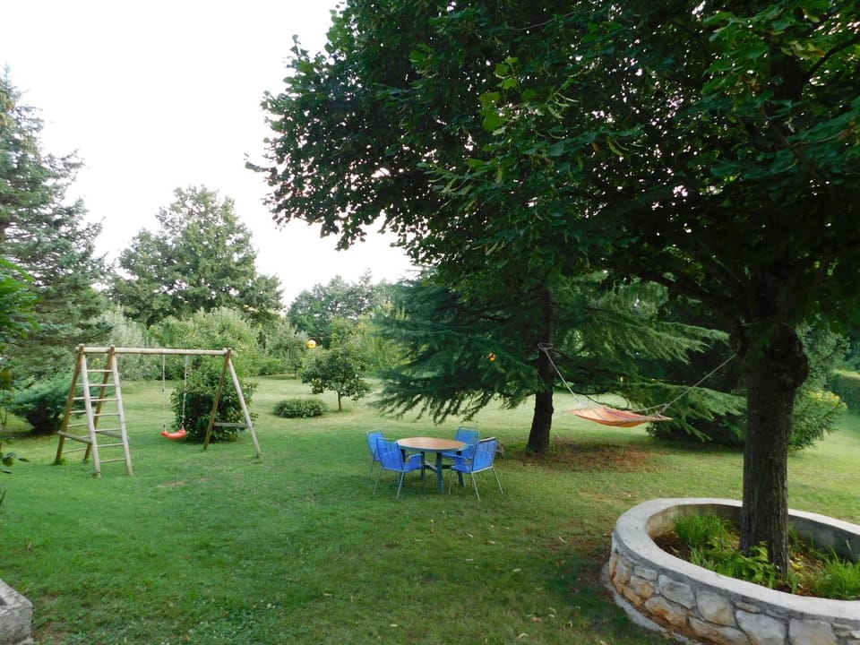 Location, children, Family