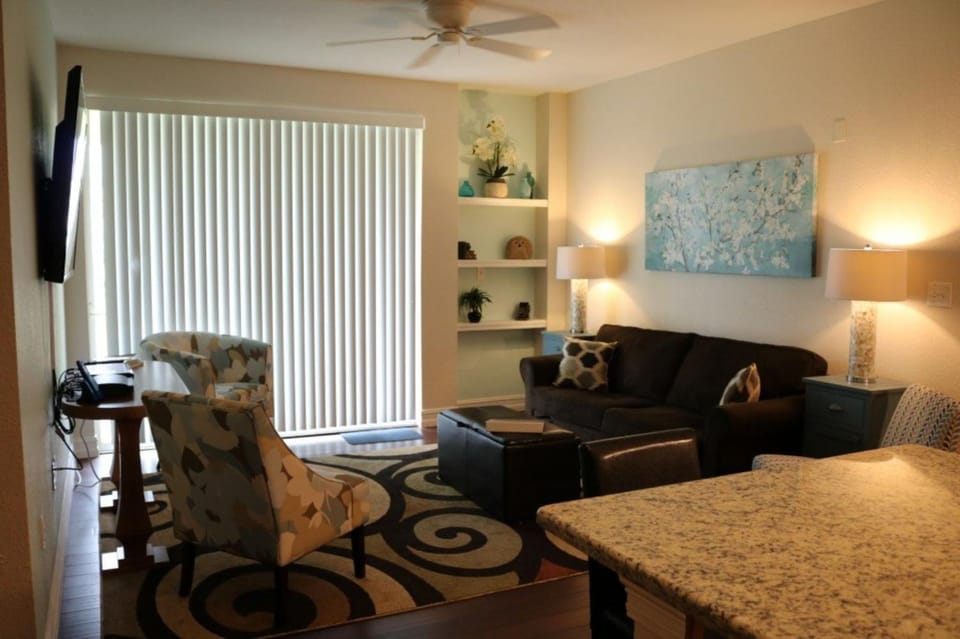 Communal lounge/ TV room, Living room, Seating area
