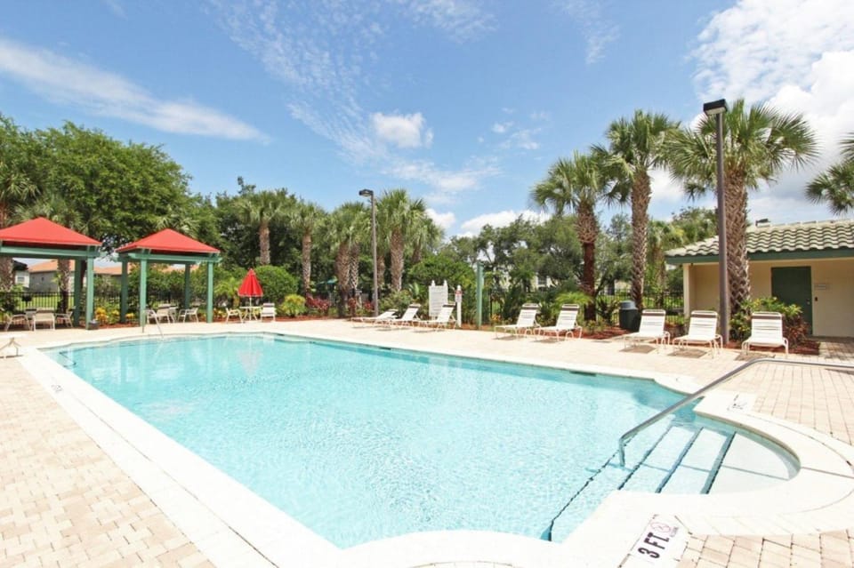 Swimming pool, sunbed