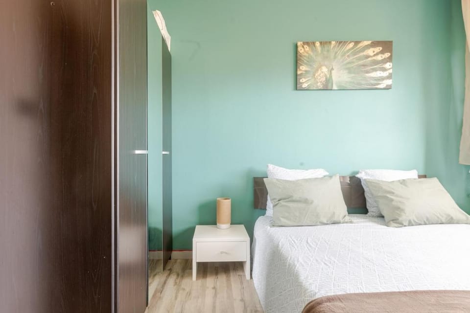 Bed, Photo of the whole room, Bedroom, wardrobe