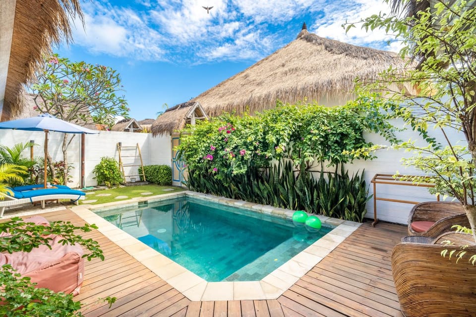 Facade/entrance, Garden, Seating area, Garden view, Pool view, Swimming pool, sunbed
