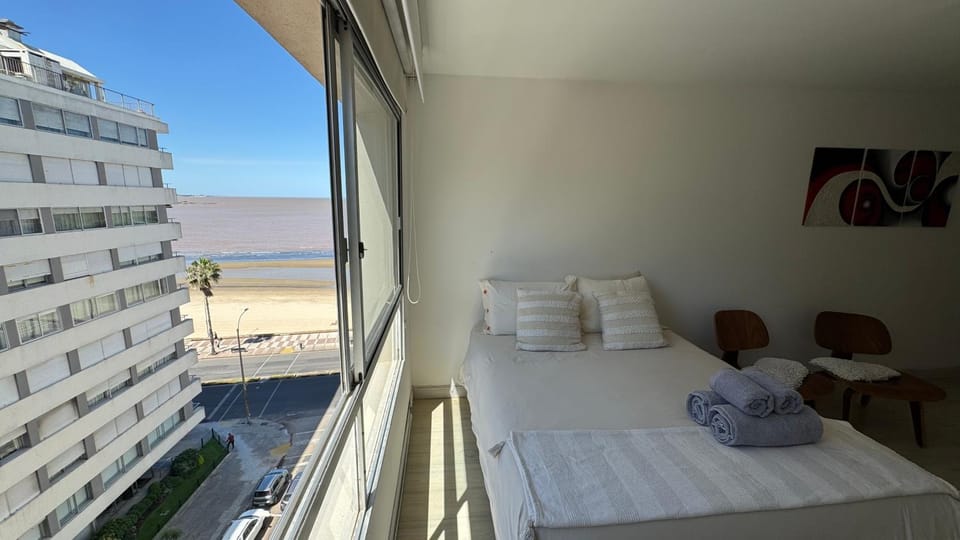 Apartamento en POCITOS vista al mar Apartment in Montevideo Department, Uruguay