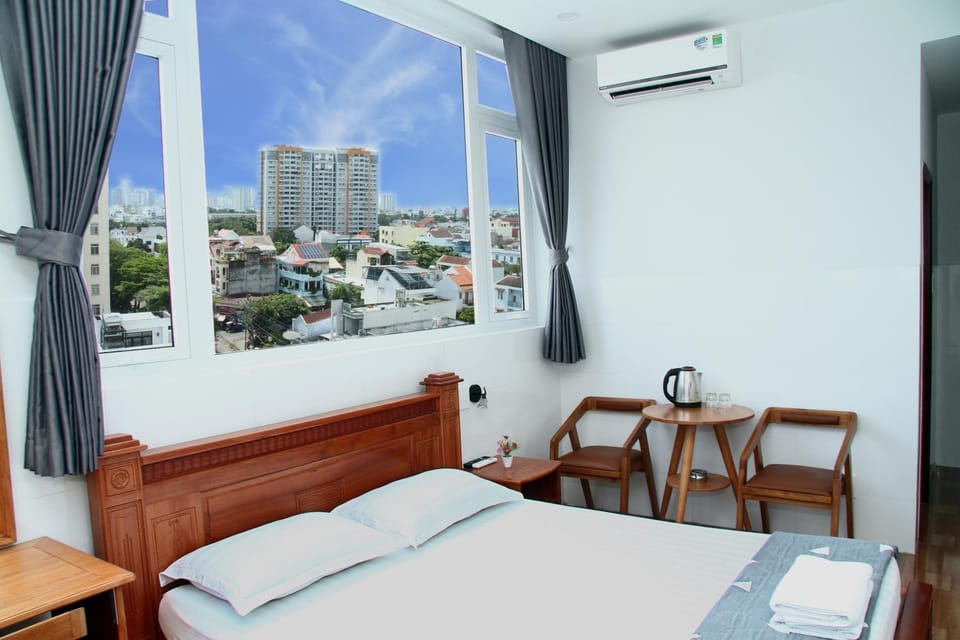 Bed, air conditioner