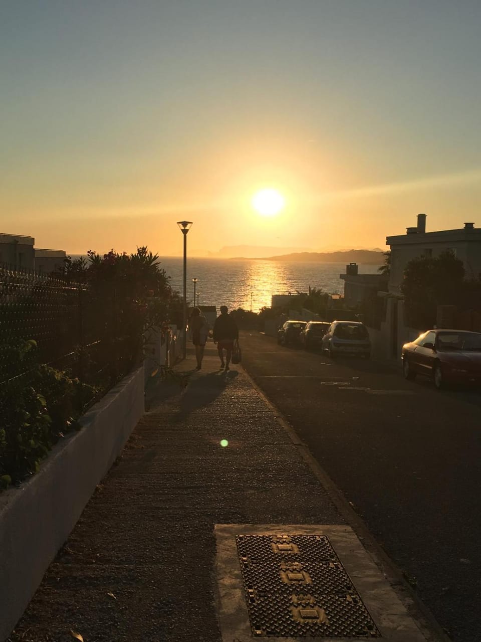 T2 de 33 m2 plus terrasse de 20m2 vue sur mer climatisé à 10 secondes chrono à pied de la plage , mer et sentier du littoral Résidence marina cap négre Six-Fours-les-Plages Apartment in Six-Fours-les-Plages