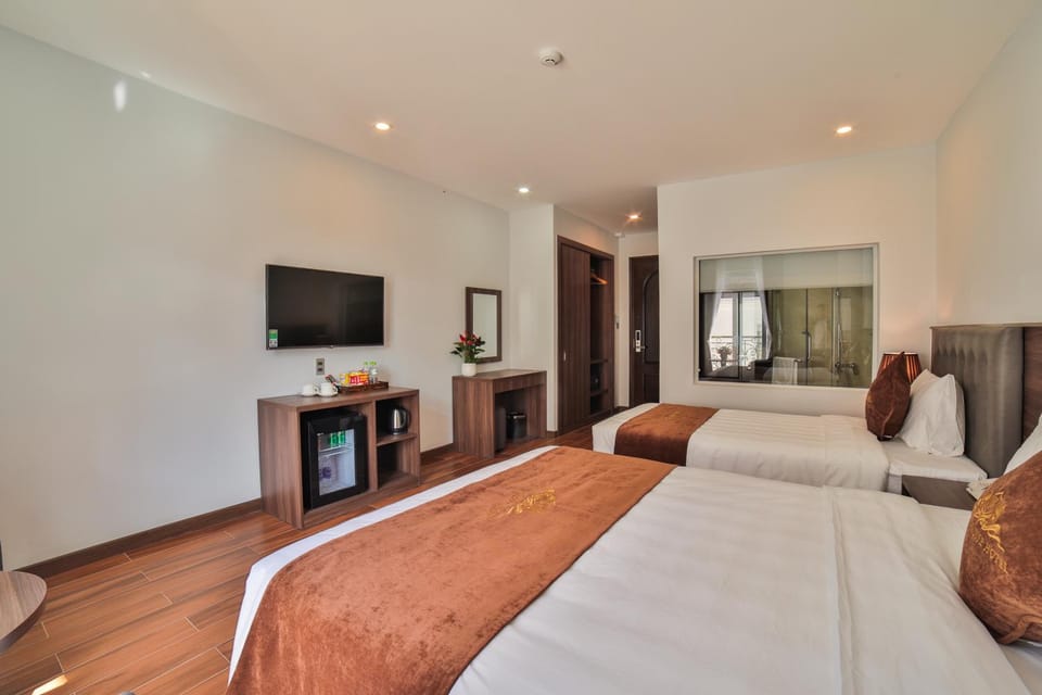 Bed, TV and multimedia, Living room, Photo of the whole room, Bedroom