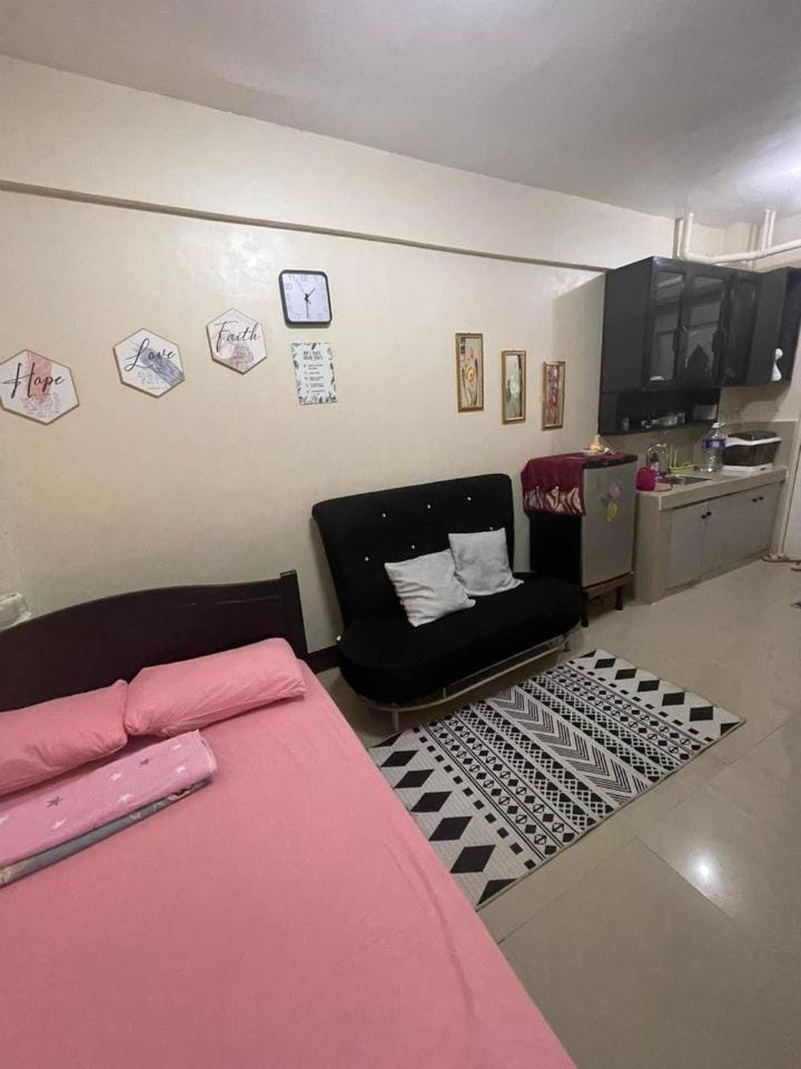 Bed, Kitchen or kitchenette, Bedroom
