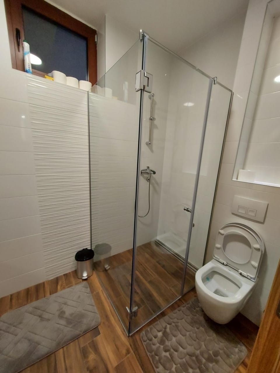 Shower, Toilet, Bathroom, towels