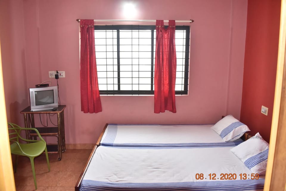 Bed, Photo of the whole room