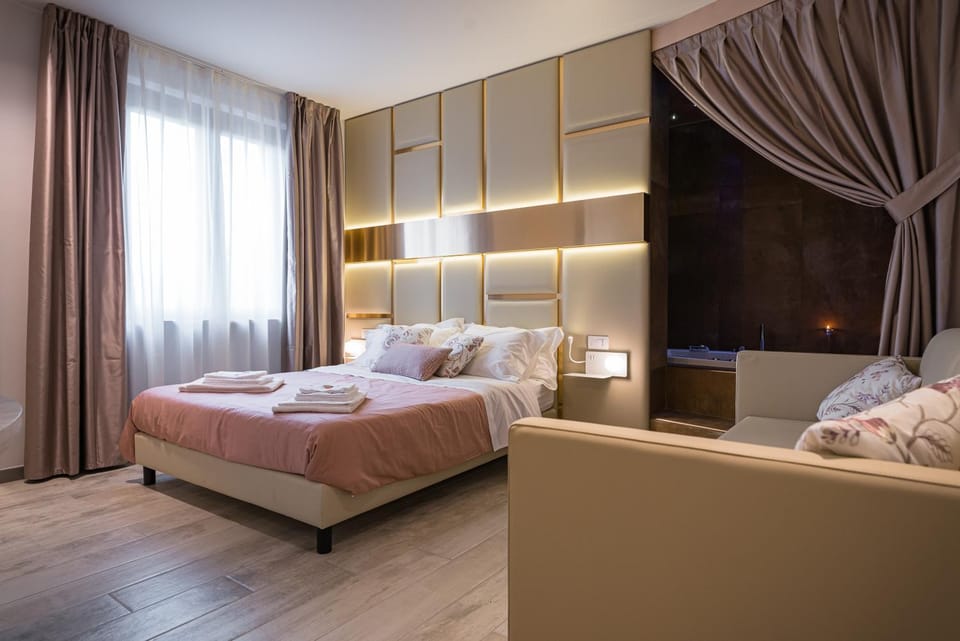 Hot Tub, Photo of the whole room, Bedroom