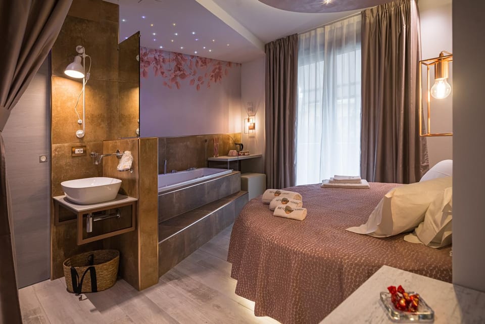 Hot Tub, Photo of the whole room, Bedroom