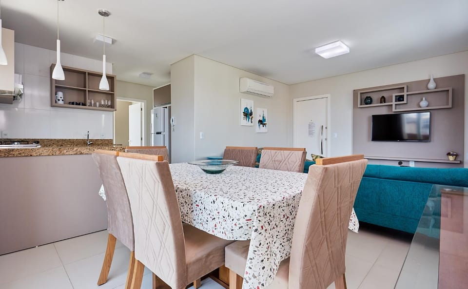 983 Apartamento de cobertura com vista para o mar com 02 suítes e 02 garagens na praia do centro de Bombinhas Apartment in Bombinhas