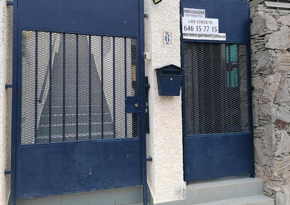 Property building, Facade/entrance, Lobby or reception