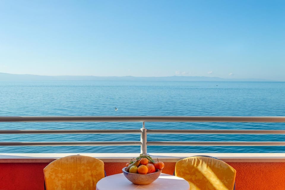 Apartments Promenada - Beachfront Apartment in Tučepi