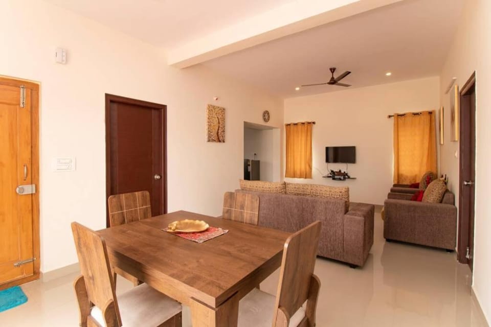 TV and multimedia, Living room, Dining area, fireplace