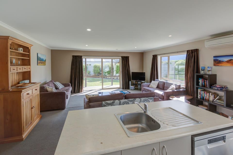 Living room, Photo of the whole room, Dining area