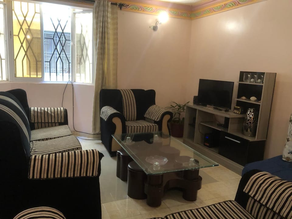 Communal lounge/ TV room, TV and multimedia, Living room, Seating area, Evening entertainment