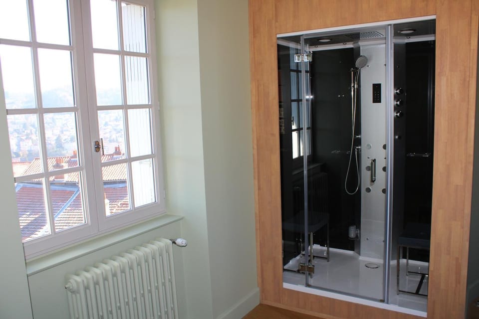 Shower, Bathroom, Spa and wellness centre/facilities