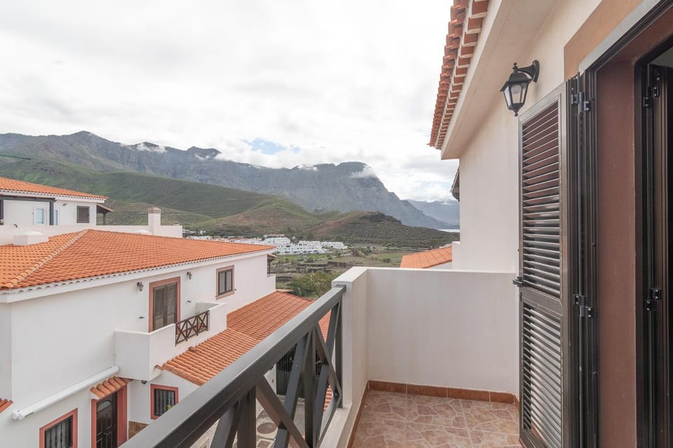Balcony/Terrace, Mountain view