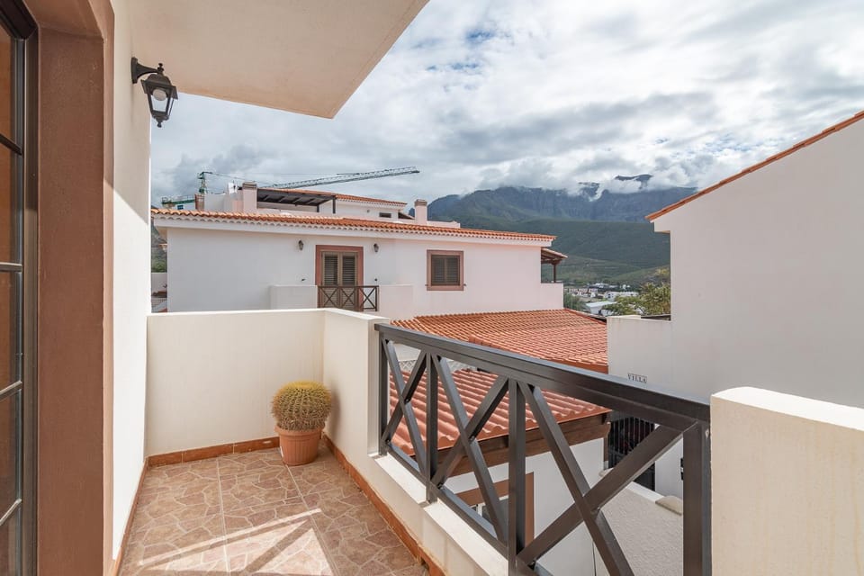 Balcony/Terrace, Mountain view