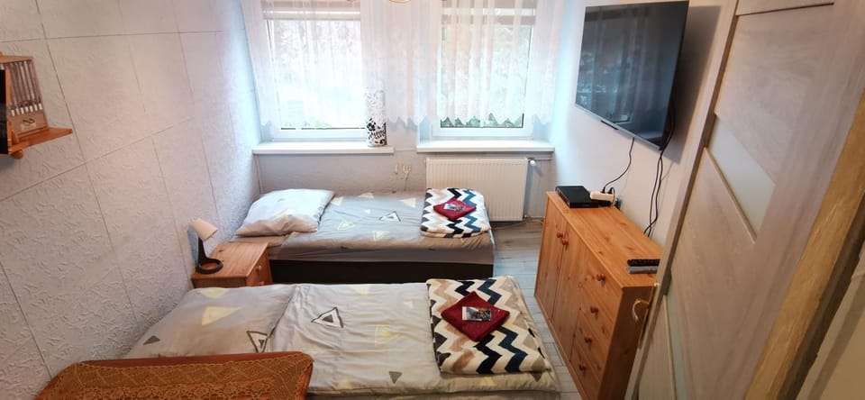 Communal lounge/ TV room, Bed, TV and multimedia, Living room, Photo of the whole room, Seating area, Evening entertainment, Bedroom, towels, wardrobe