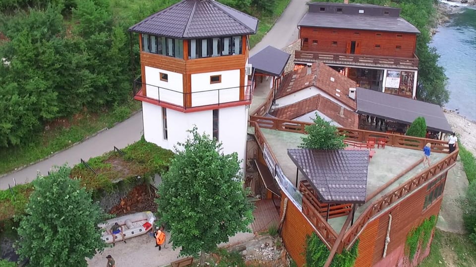 Property building, Day, Natural landscape, Bird's eye view, Aqua park, Garden view, River view