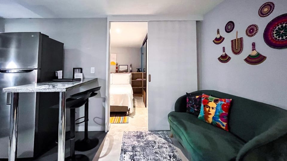 Kitchen or kitchenette, Living room, Seating area, Dining area