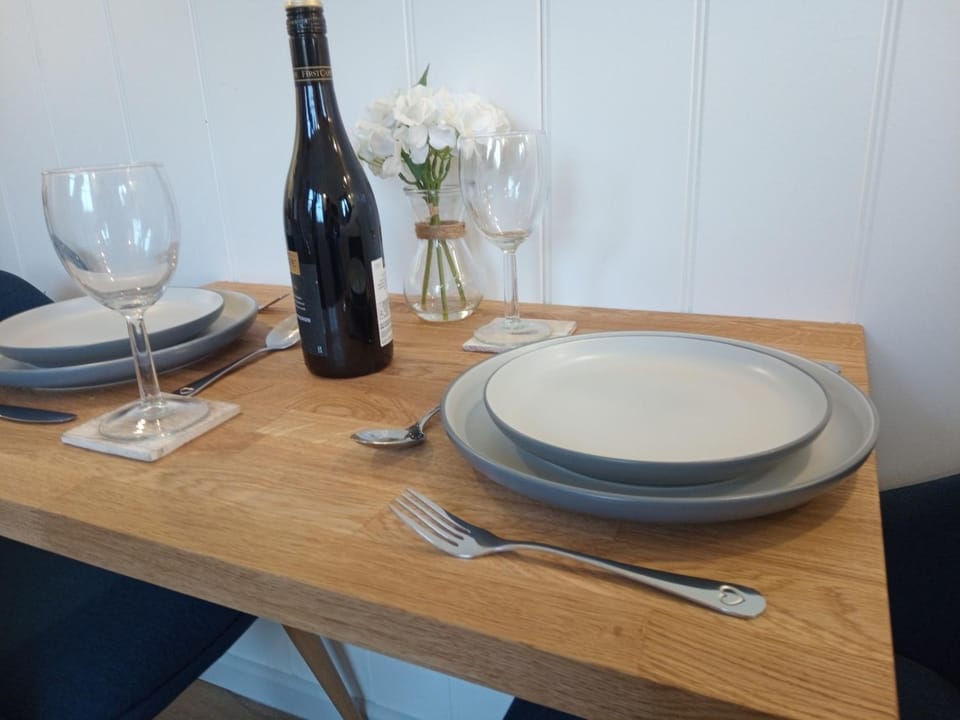 Yew Tree View Luxury Shepherd's Hut Apartment in North Dorset District