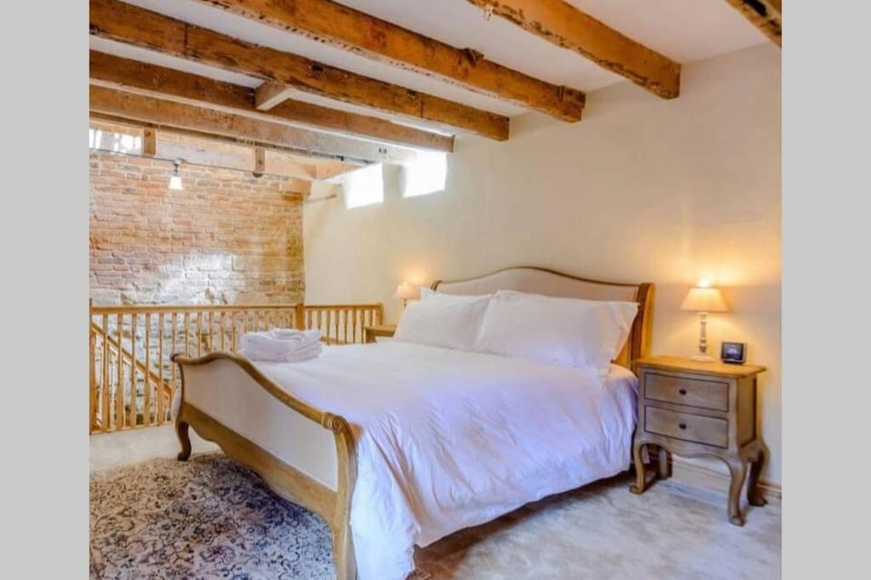 The Cow House - In the heart of Whitby House in England