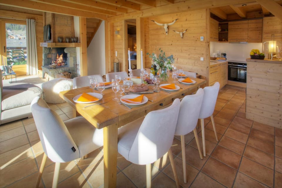 Kitchen or kitchenette, Living room, Seating area, Dining area, stove