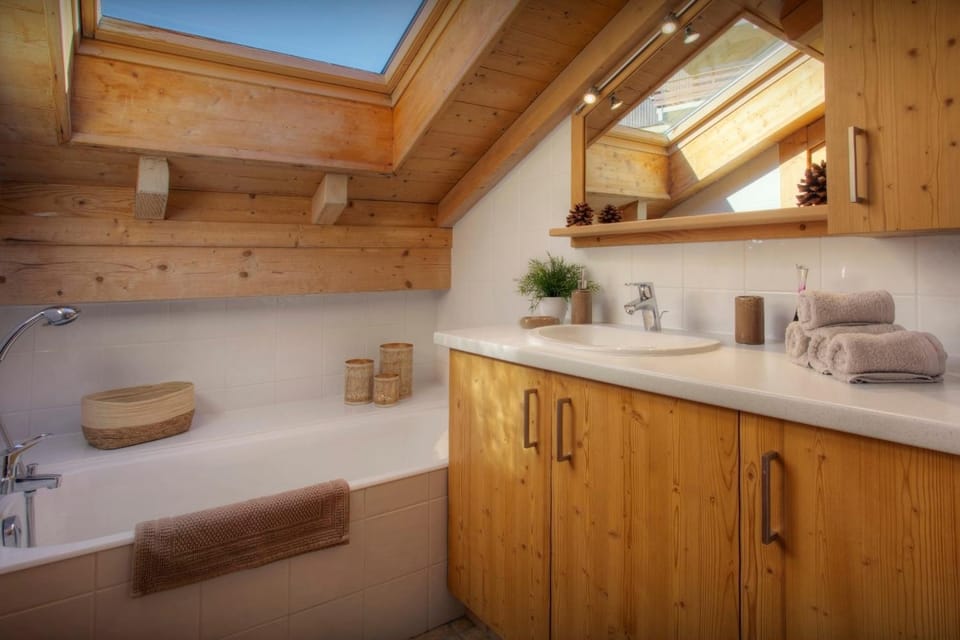 Bathroom, Bath