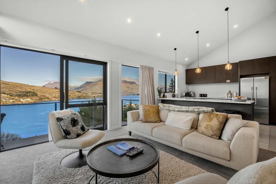 Bluewater Views House in Queenstown