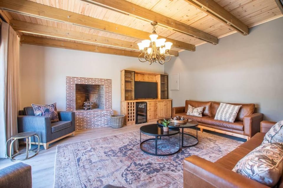 Living room, Seating area, Evening entertainment