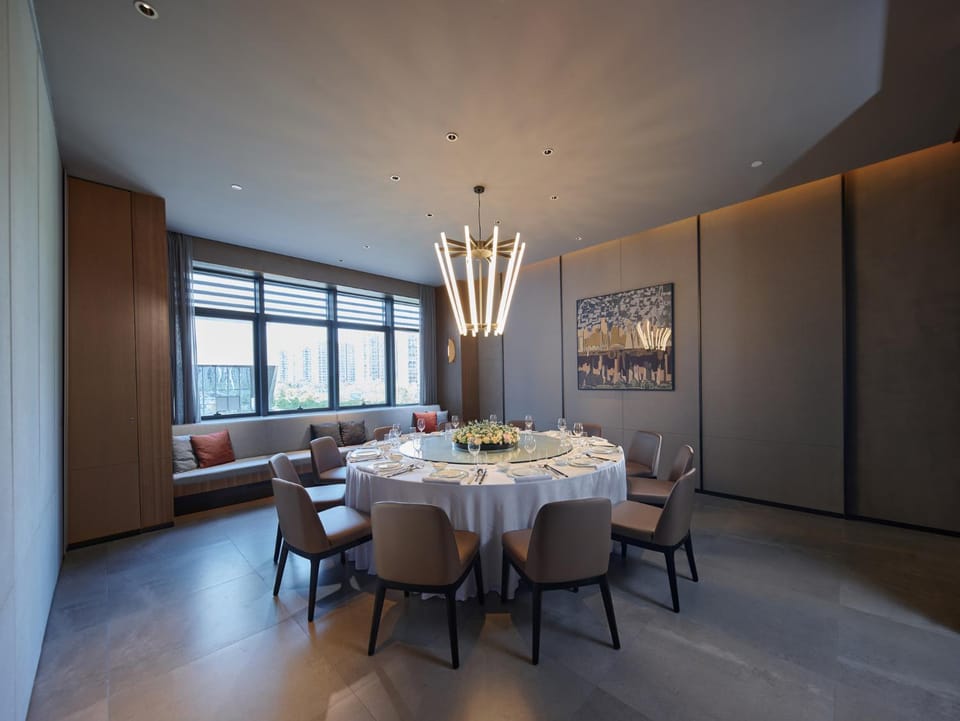 Restaurant/places to eat, Area and facilities