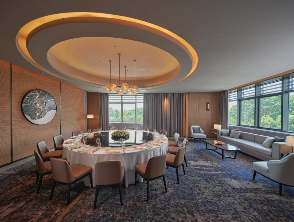 Dining area, Area and facilities