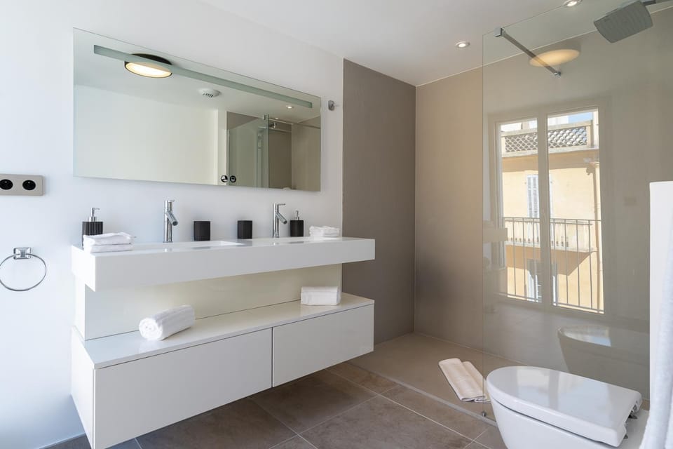 Shower, Toilet, Bathroom