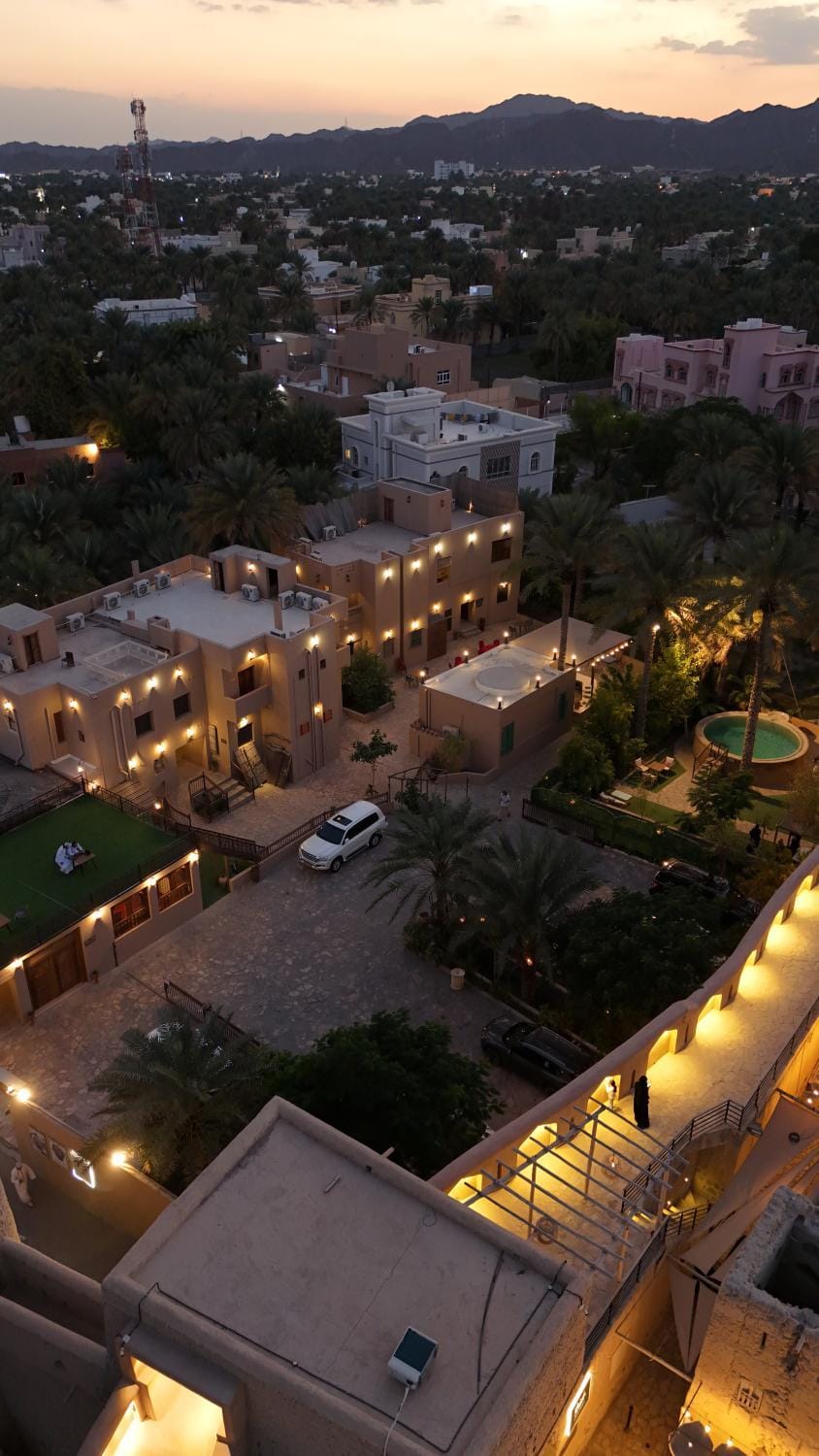Property building, Day, Night, Neighbourhood, Natural landscape, Bird's eye view, Mountain view, Pool view, Street view, Swimming pool, Location, Sunset, Parking