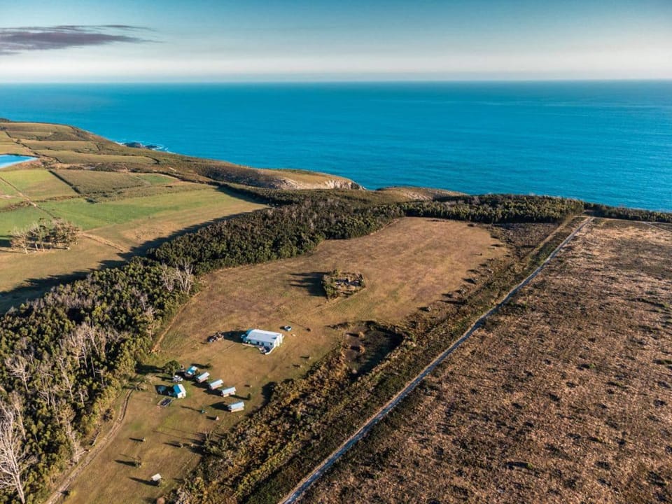 Property building, Bird's eye view, Garden, View (from property/room), Hiking, Garden view, Sea view