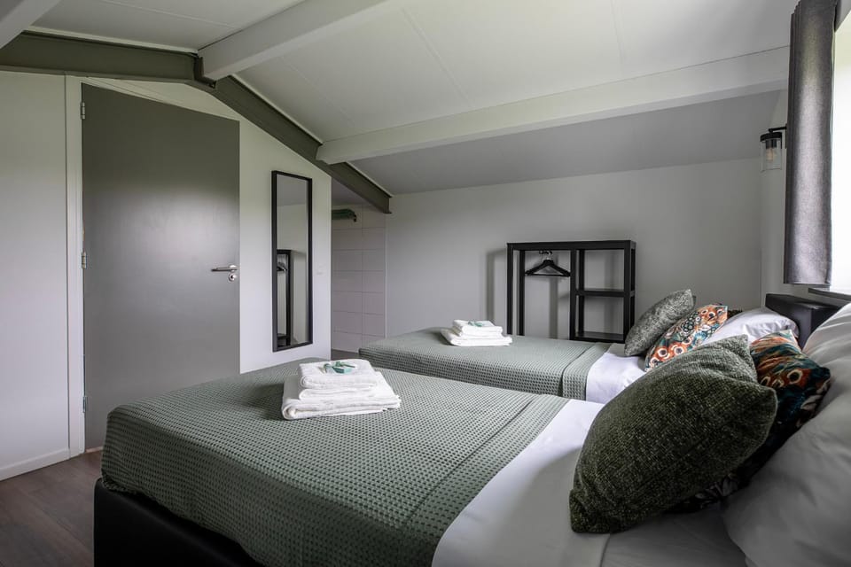 Shower, Bedroom
