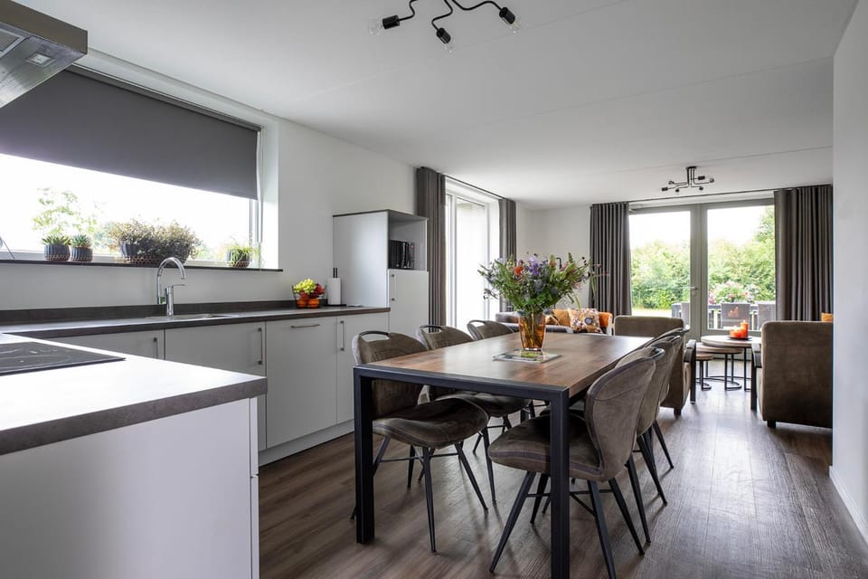Coffee/tea facilities, Kitchen or kitchenette, Dining area, Breakfast, kitchen