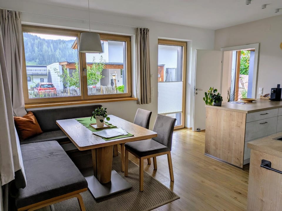 Dining area, kitchen