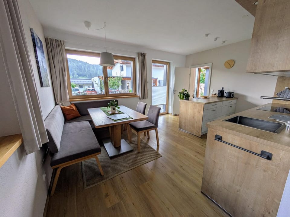 Dining area, kitchen