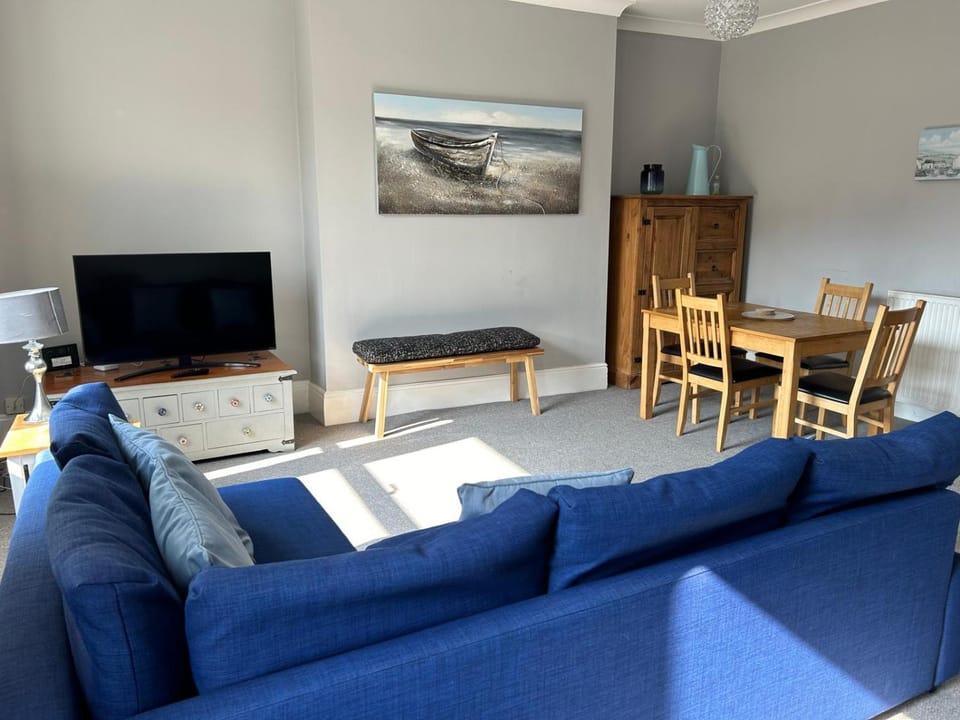 TV and multimedia, Living room, Dining area